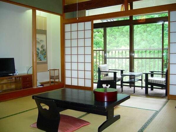 Dining - Kirishima Hanamurasaki (Kirishima)