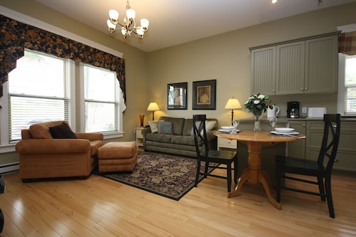 Top Holiday homes closest to MacCormacks Beach in Eastern Passage