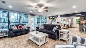 Living area - Lake McQueeney Waterfront Gem with Boat Dock, Balcony, Large Double Lot (Seguin)