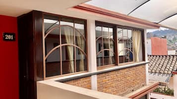 Habitación Confort, 2 camas dobles, no fumadores | Balcón