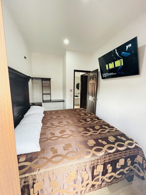 Family Room, 2 Bedrooms, Non Smoking, Private Bathroom | Free WiFi, bed sheets - Hotel Gran Manzana (Zacatlán)