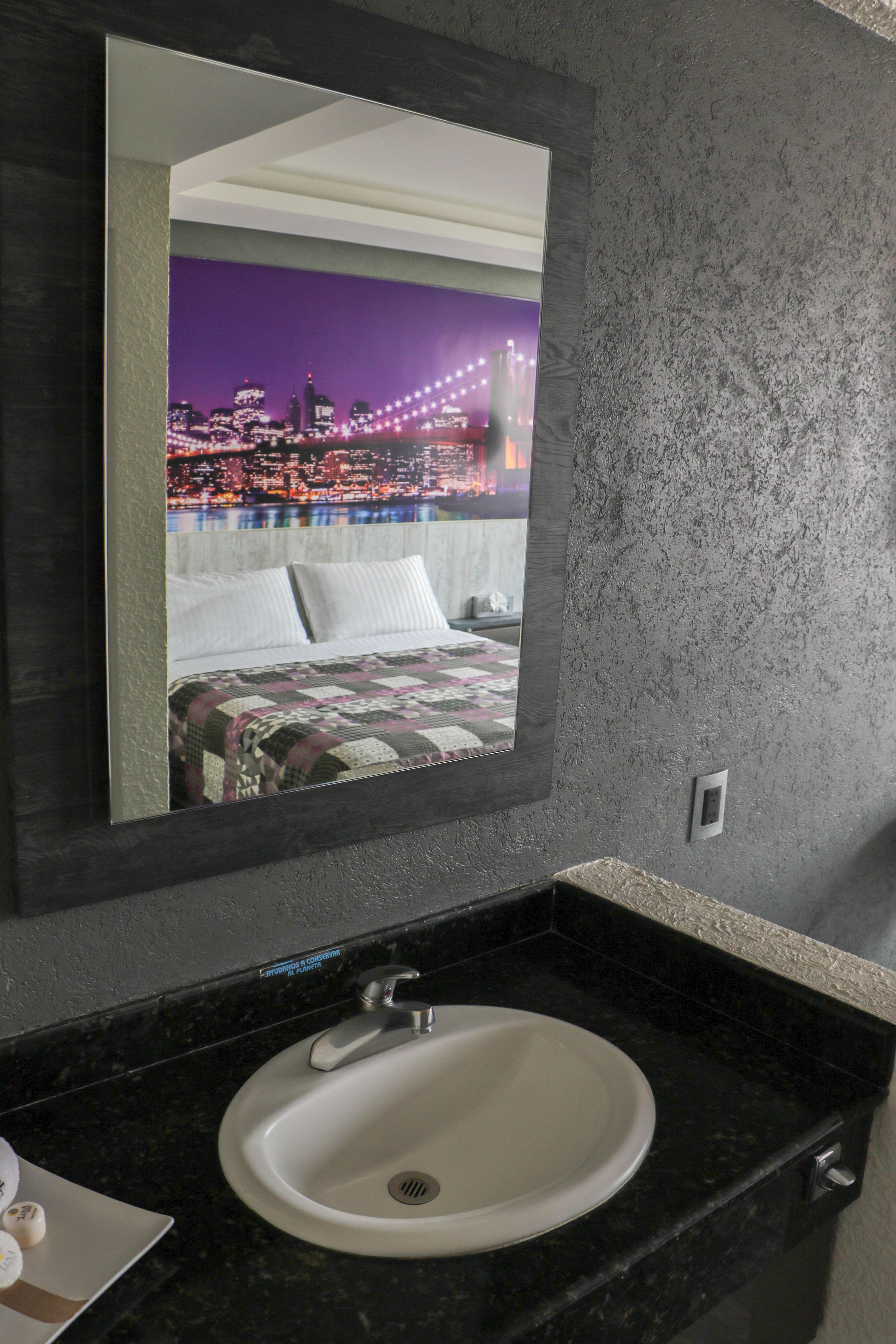 deluxe room, non smoking | bathroom sink