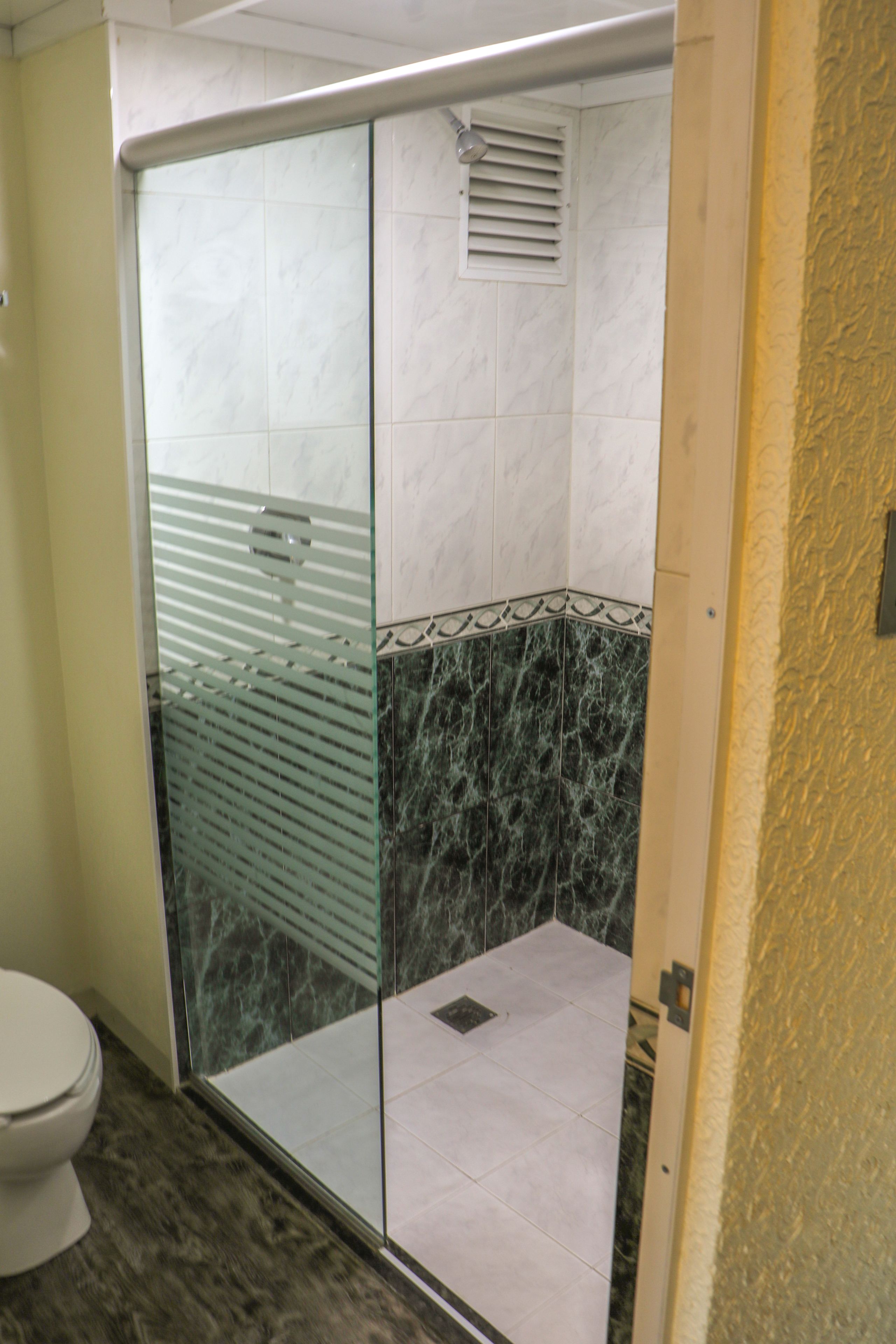 deluxe room, non smoking | bathroom shower