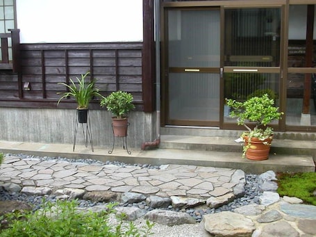 Exterior detail. Minshuku Jinya
