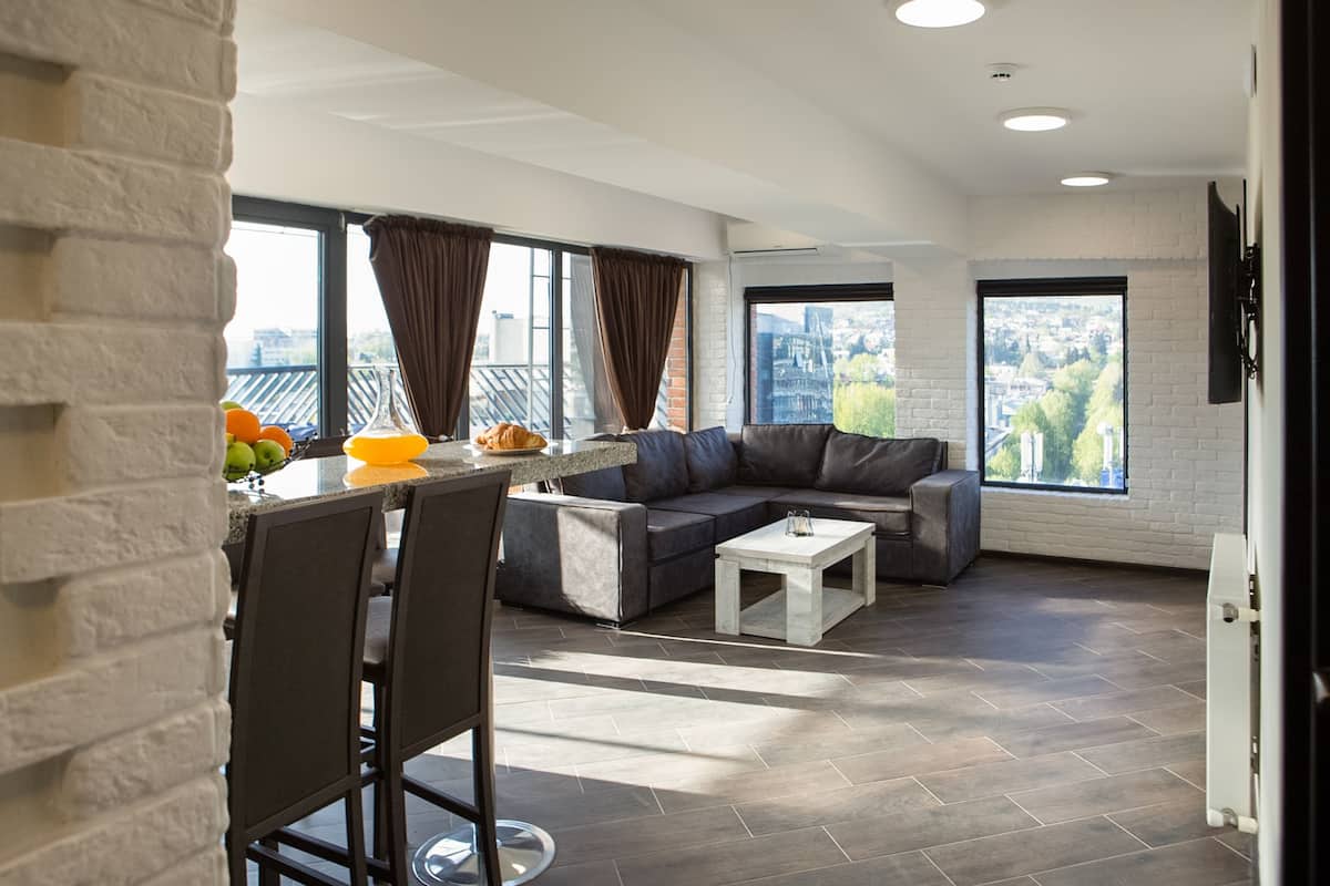 Suite, Jetted Tub | Desk, blackout drapes, free WiFi, bed sheets