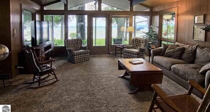 Beautiful Lakefront Home on the South Shore of Big Glen Lake