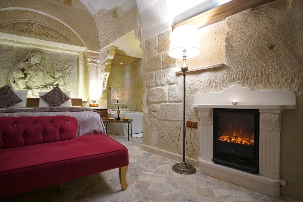 honeymoon room | 1 bedroom, minibar, in-room safe, individually furnished