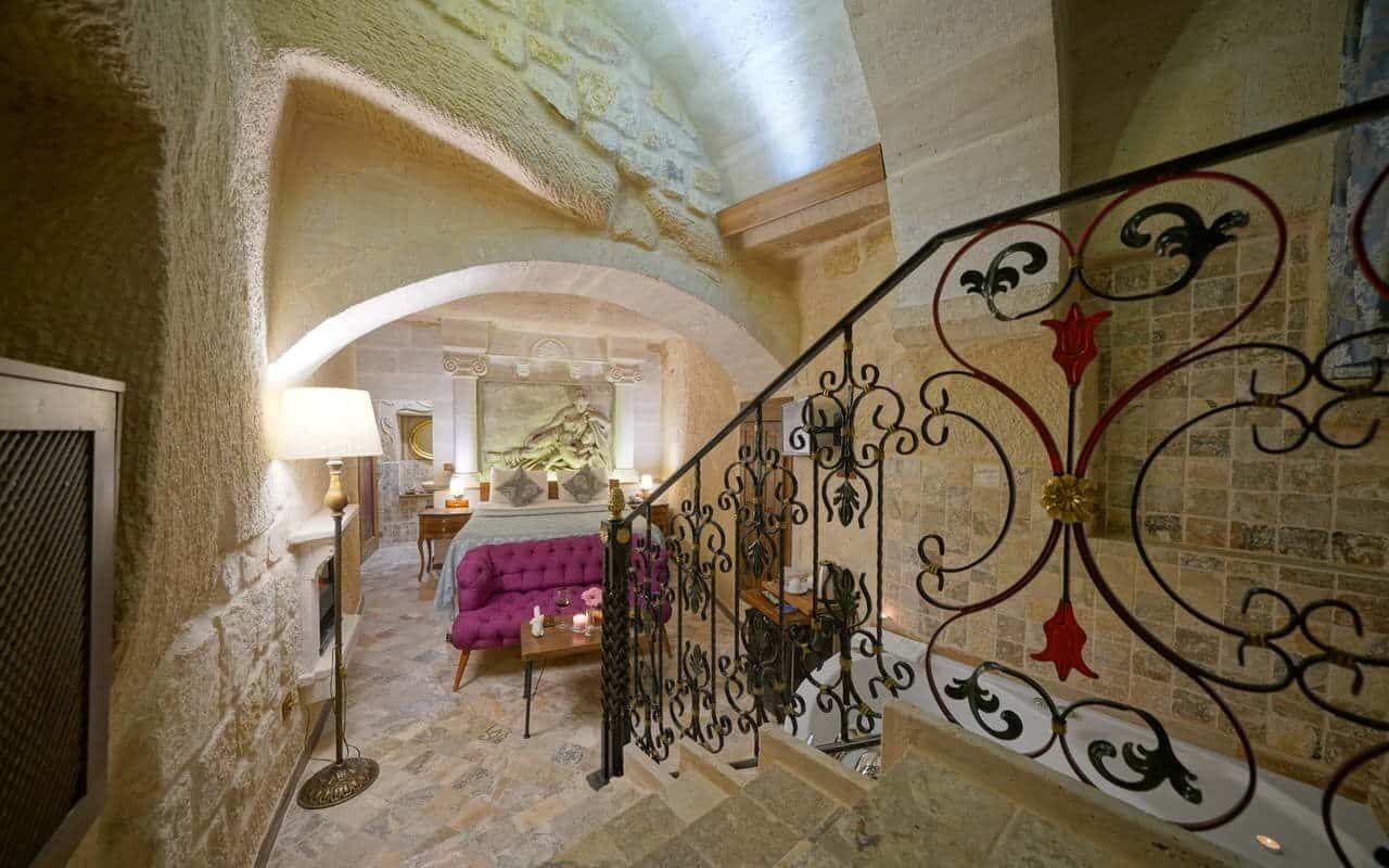 deluxe double room | 1 bedroom, minibar, in-room safe, individually furnished