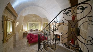 Honeymoon Room | Minibar, in-room safe, individually furnished, free WiFi