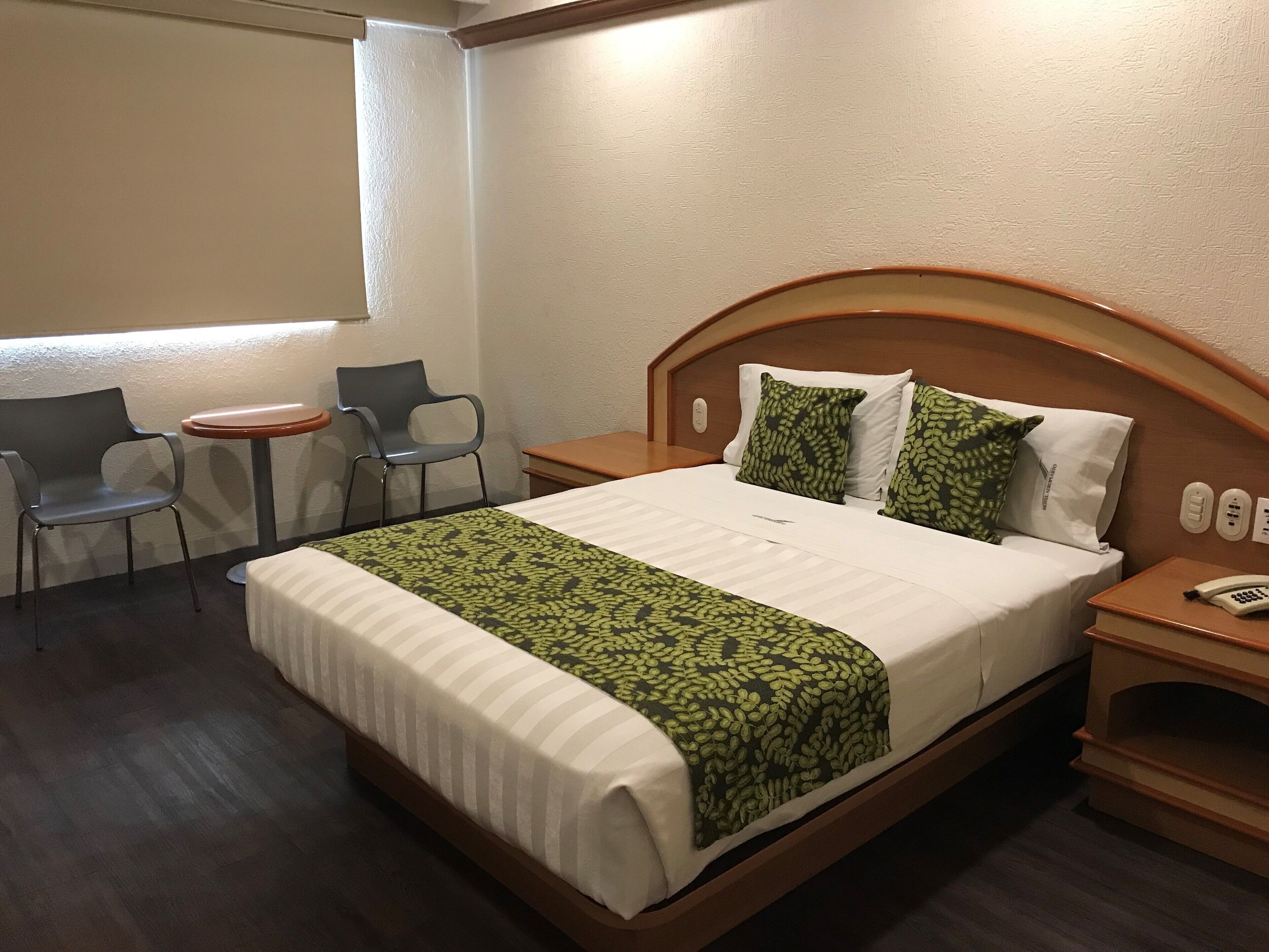 deluxe double room, 1 queen bed, non smoking | free wifi, bed sheets