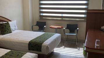 Habitación cuádruple Deluxe, 2 camas matrimoniales, para no fumadores | Wifi gratis y ropa de cama