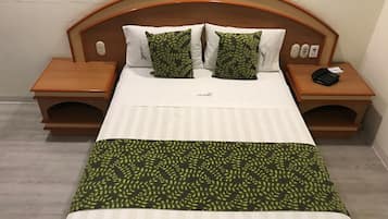 Habitación doble Deluxe, 1 cama Queen size, para no fumadores | Wifi gratis y ropa de cama
