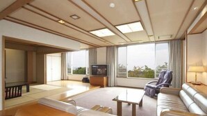 Living room - Kannawa Onsen Zekkei No Yado Sakuratei (Beppu)