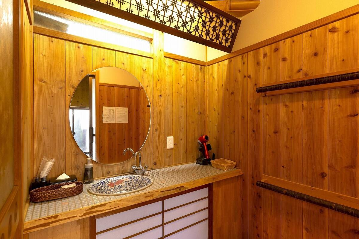 Kamar mandi | Perlengkapan mandi gratis dan pengering rambut