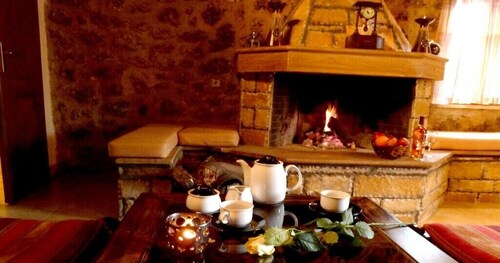 Paliokastro Guesthouse