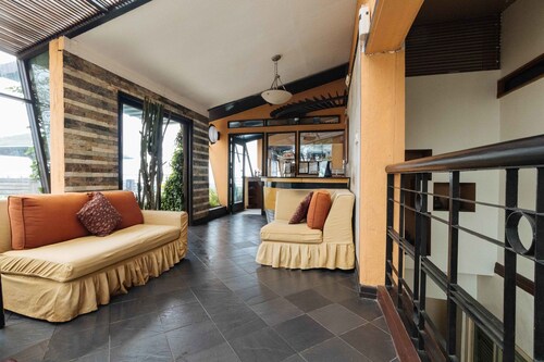 Reddoorz Plus @ The Ridge Tagaytay City