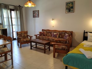 Living area - Pardalakis Studios (Platanias)