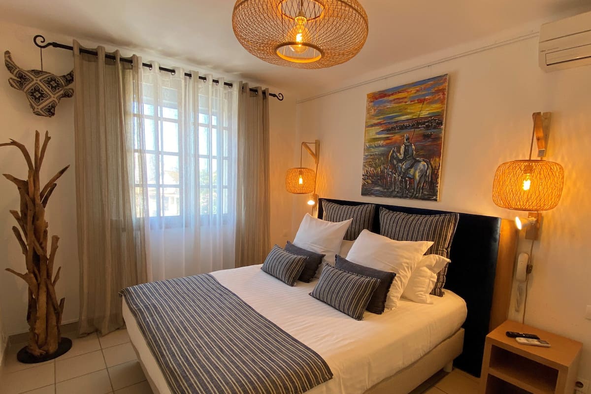 Double Room (Le Gardian) | Peralatan tempat tidur premium, tilam berlapik, meja, Wi-fi percuma