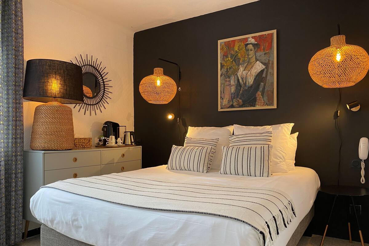 Double Room (L'Arlesienne) | Peralatan tempat tidur premium, tilam berlapik, meja, Wi-fi percuma