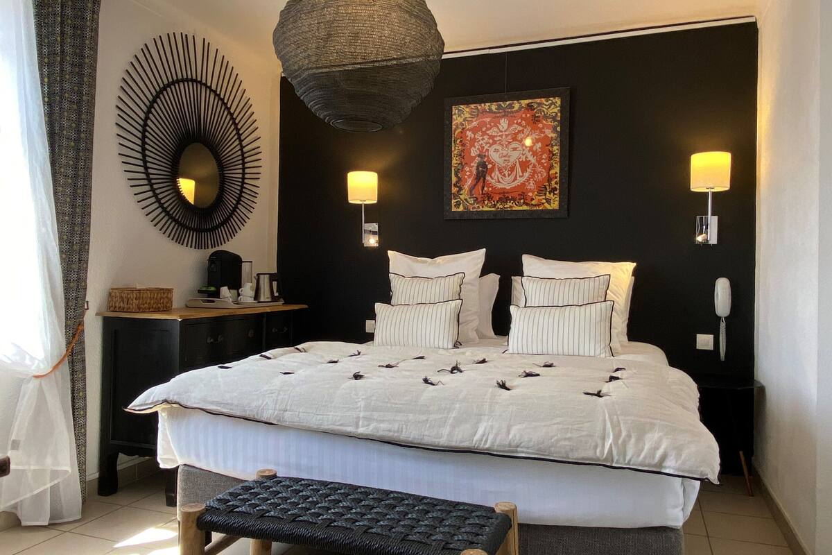 Double Room (Les Launes 5) | Peralatan tempat tidur premium, tilam berlapik, meja, Wi-fi percuma