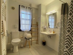 Double Room (L'Arlesienne) | Bathroom