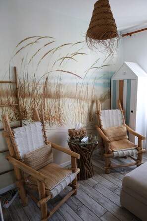 Junior Double Room (La Bohème en Roulotte) | Living area | Flat-screen TV