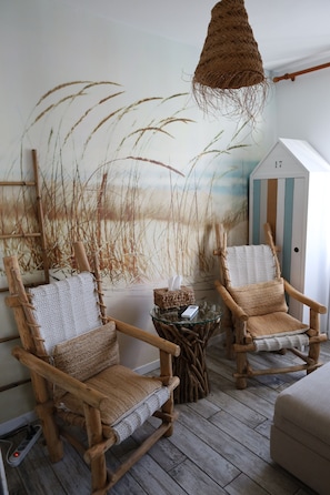 Junior Double Room (La Bohème en Roulotte) | Living area | Flat-screen TV