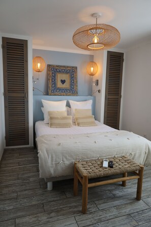 Double Room (Les Launes 4) | 1 bedroom, premium bedding, pillow-top beds, individually decorated