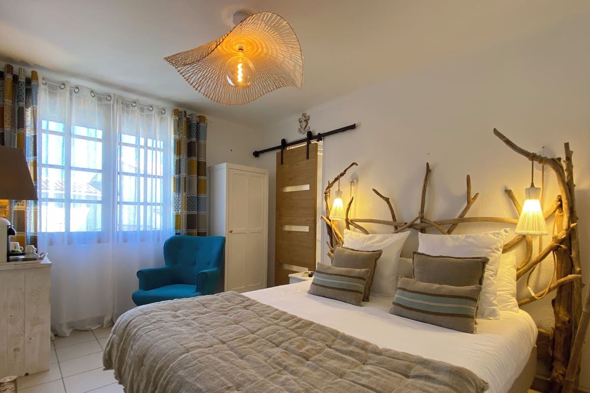 Double Room (Le Phare de la Gacholle) | Peralatan tempat tidur premium, tilam berlapik, meja, Wi-fi percuma
