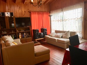 Casa conforto, 6 quartos, cozinha | Área de estar | TV de tela plana