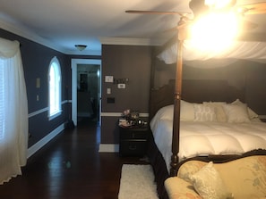 Room - Beautiful Family retreat Pool Home. (Brandon)