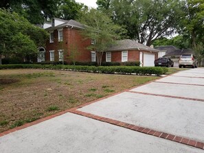 Exterior - Beautiful Family retreat Pool Home. (Brandon)