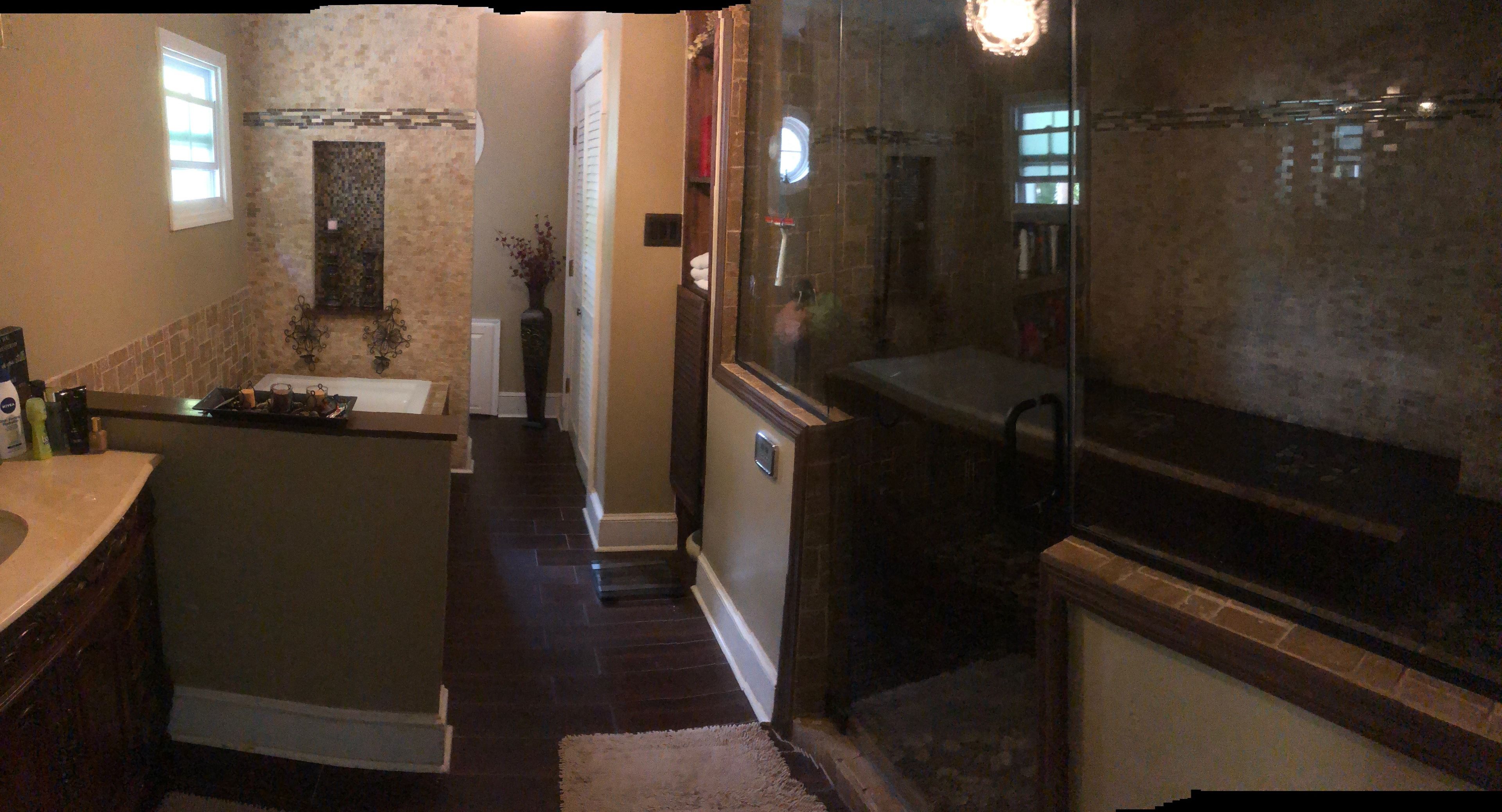 Separate bathtub and shower, jetted bath, rainfall showerhead