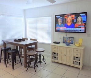 Townhouse, Beberapa Tempat Tidur, patio, pemandangan kebun | Makan di kamar