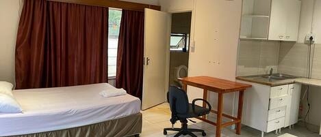 1 bedroom, desk, iron/ironing board, free WiFi