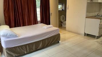 1 chambre, bureau, fer et planche à repasser, Wi-Fi gratuit