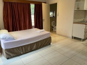 1 chambre, bureau, fer et planche Ă repasser, Wi-Fi gratuit