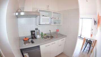 Room, 1 Double Bed (106) | Private kitchenette | Coffee/tea maker, fridge, microwave, stovetop