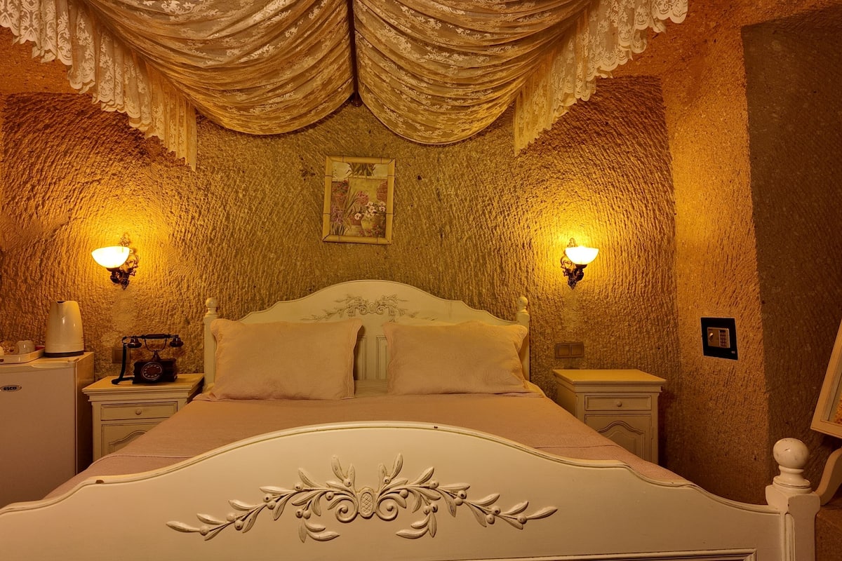 Romantische tweepersoonskamer | 1 slaapkamer, luxe beddengoed, een minibar, een strijkplank/strijkijzer