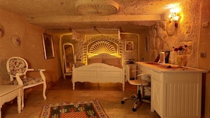 Deluxe suite | 1 slaapkamer, luxe beddengoed, een minibar, een strijkplank/strijkijzer