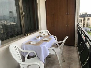 Daily continental breakfast for a fee - Hitch - Hostel (Tbilisi)