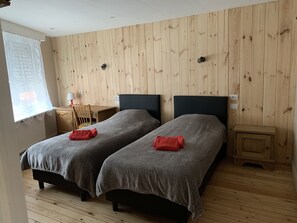 Basic-Doppelzimmer, 1 Schlafzimmer, Nichtraucher, eigenes Bad (101) | Badezimmer | Dusche, Regendusche, Bidet, Handtücher
