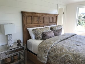 5 bedrooms, desk, iron/ironing board, WiFi