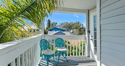 SEAGLASS - Grande maison privée avec SwimSpa à 100 pas de la plage!