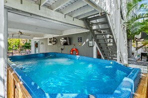 Terrace/patio - Large Private Home w/ Pool 100 steps from Beach (Treasure Island)