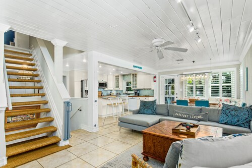 SEAGLASS - iso omakotitalo w / SwimSpa 100 askeleen päässä rannasta!