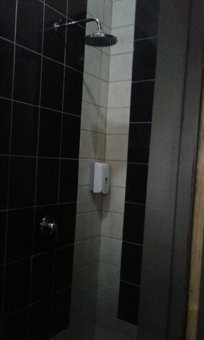 Dusche, Handtücher, Seife, Shampoo