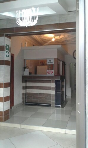 Reception - Royal Crown Guesthouse (Johannesburg)
