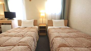 Twin Room, Smoking | Desk, free WiFi, bed sheets