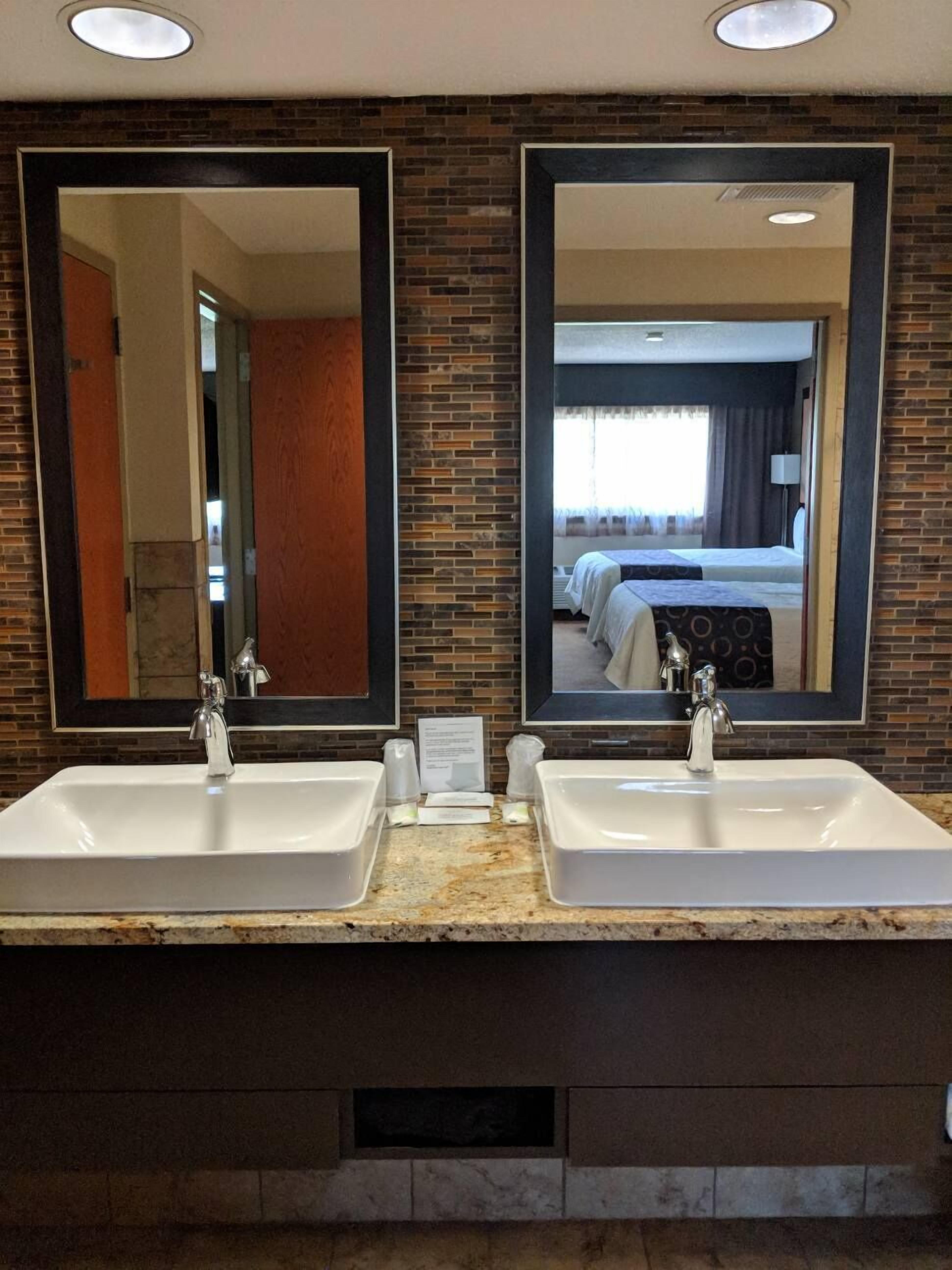 double queen suite | bathroom | combined shower/bathtub, free toiletries, hair dryer, towels